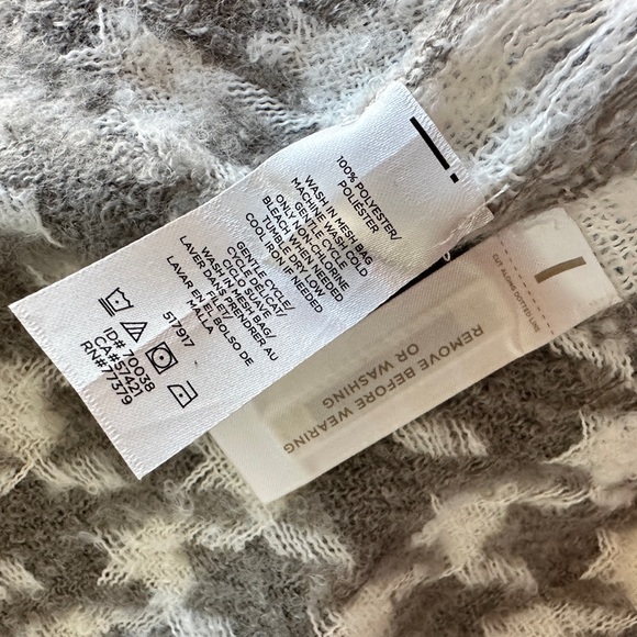 Ann Taylor cape grey white  textured houndstooth knit pattern one size NWT - Picture 10 of 12